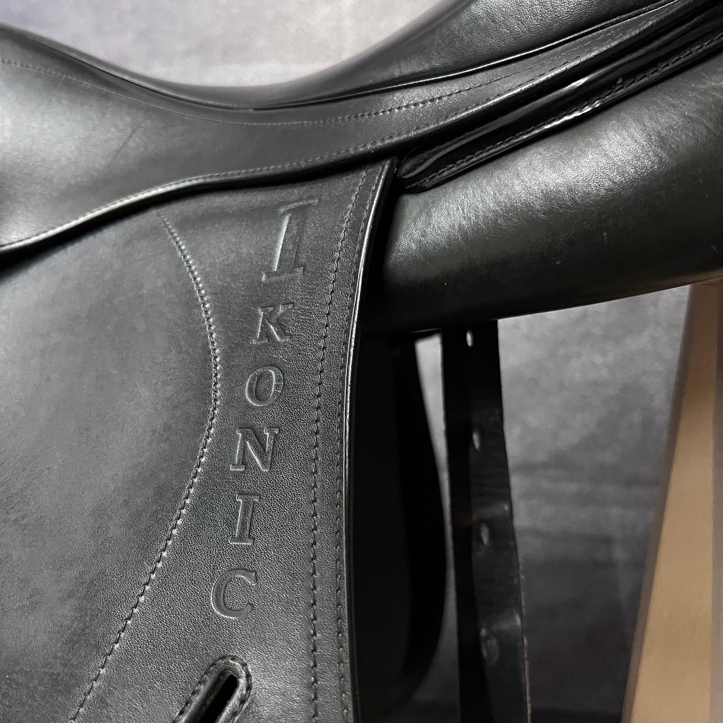 Selle de dressage Ikonic