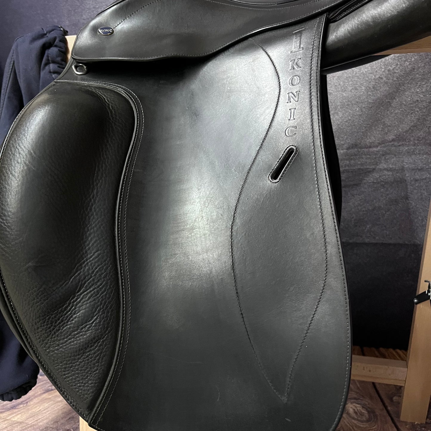 Selle de dressage Ikonic